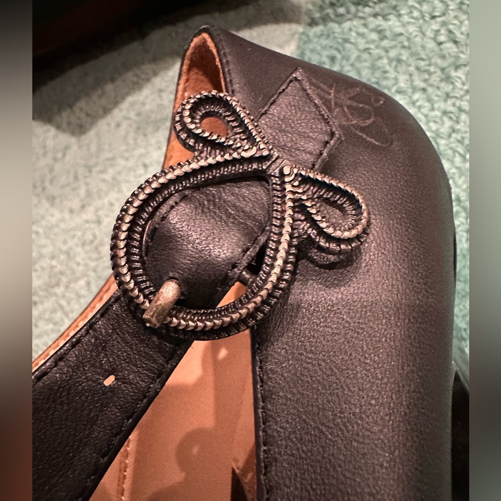 Fluevog LIKE NEW Poser Darla black asymmetrical buckle heel w/ side cutout - 8 - Picture 10 of 16